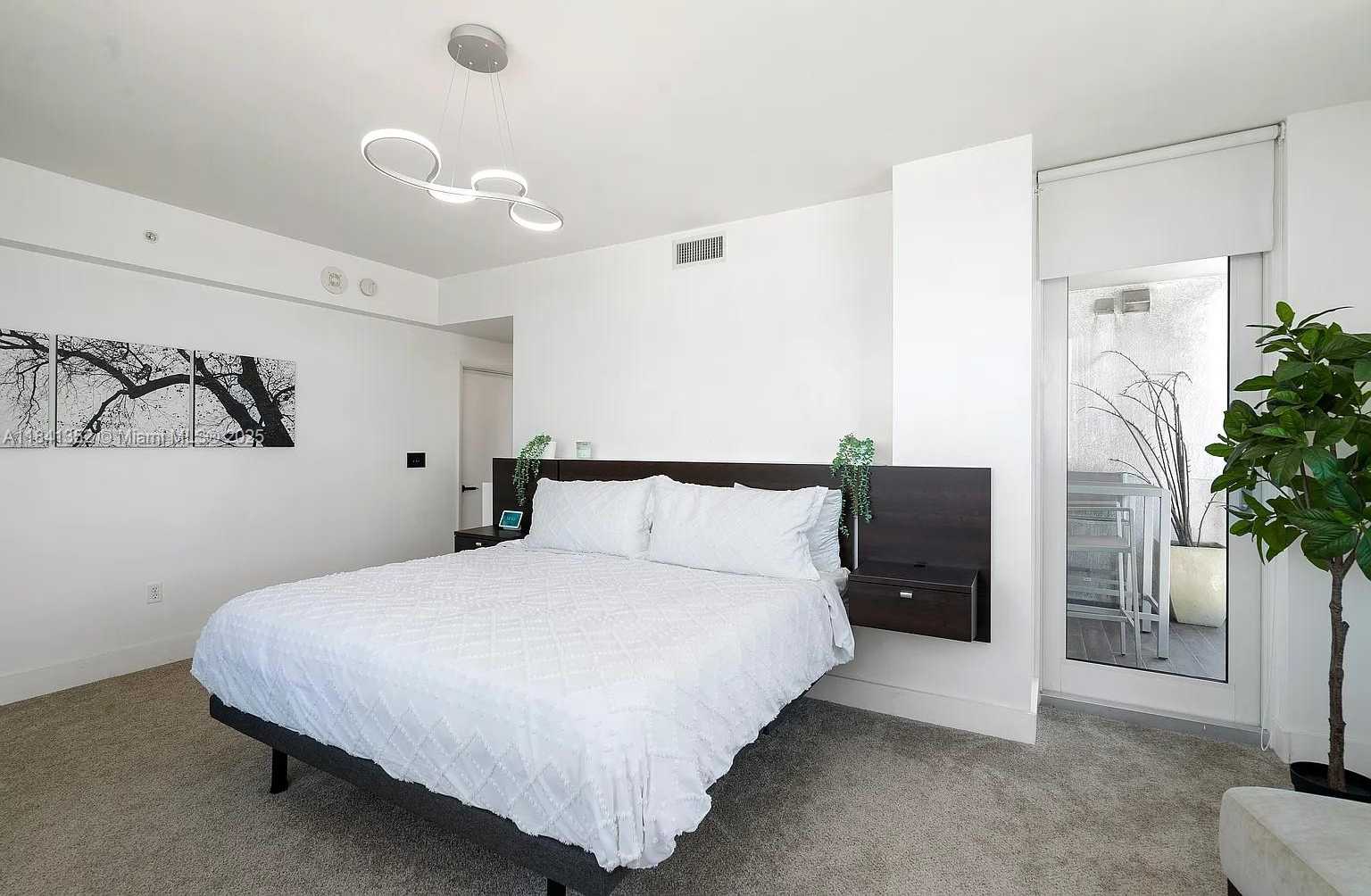 Small Image of 244 BISCAYNE BLVD #2602, Miami Number 8