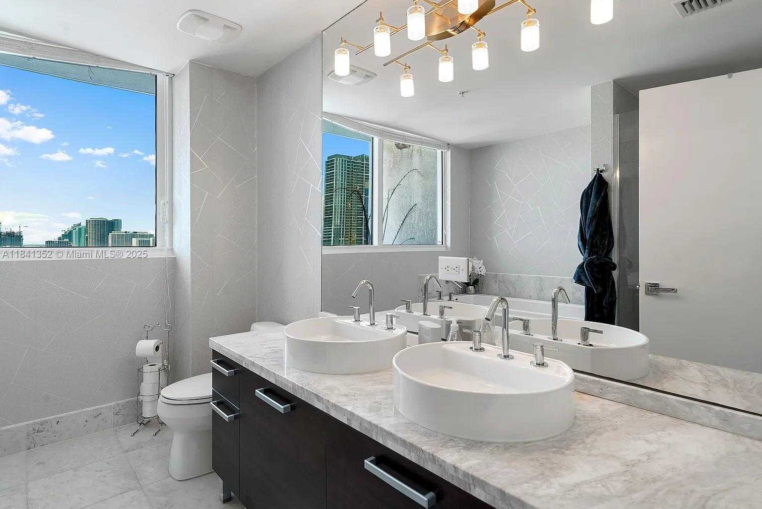 Small Image of 244 BISCAYNE BLVD #2602, Miami Number 9