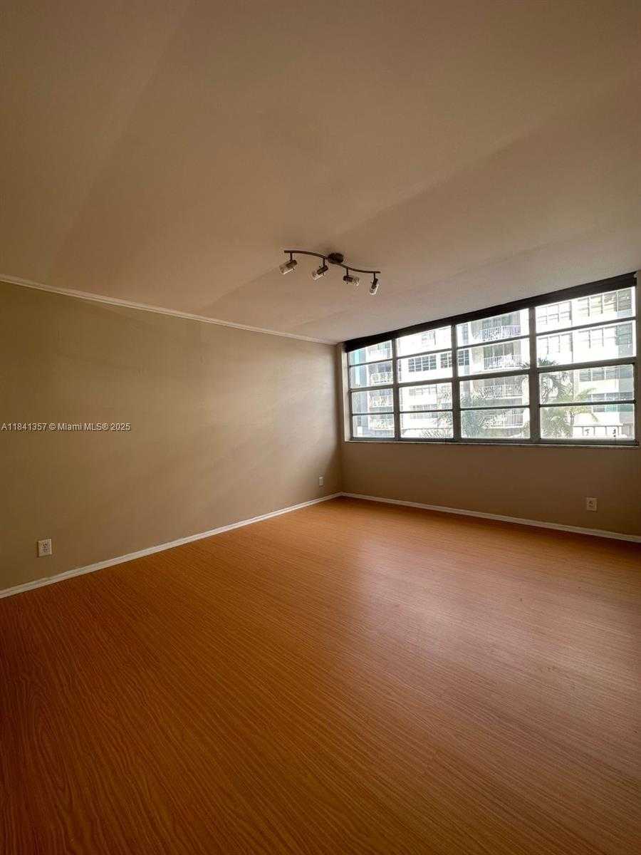 Small Image of 16710 NORTH EAST 9TH AVE #207, North Miami Beach Number 15
