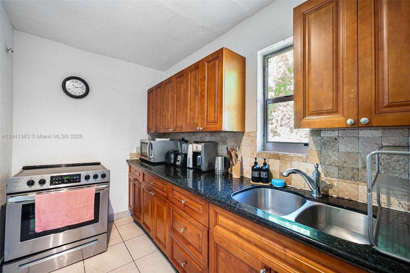 Small Image of 243 NORTH WEST 44TH ST, Miami Number 11