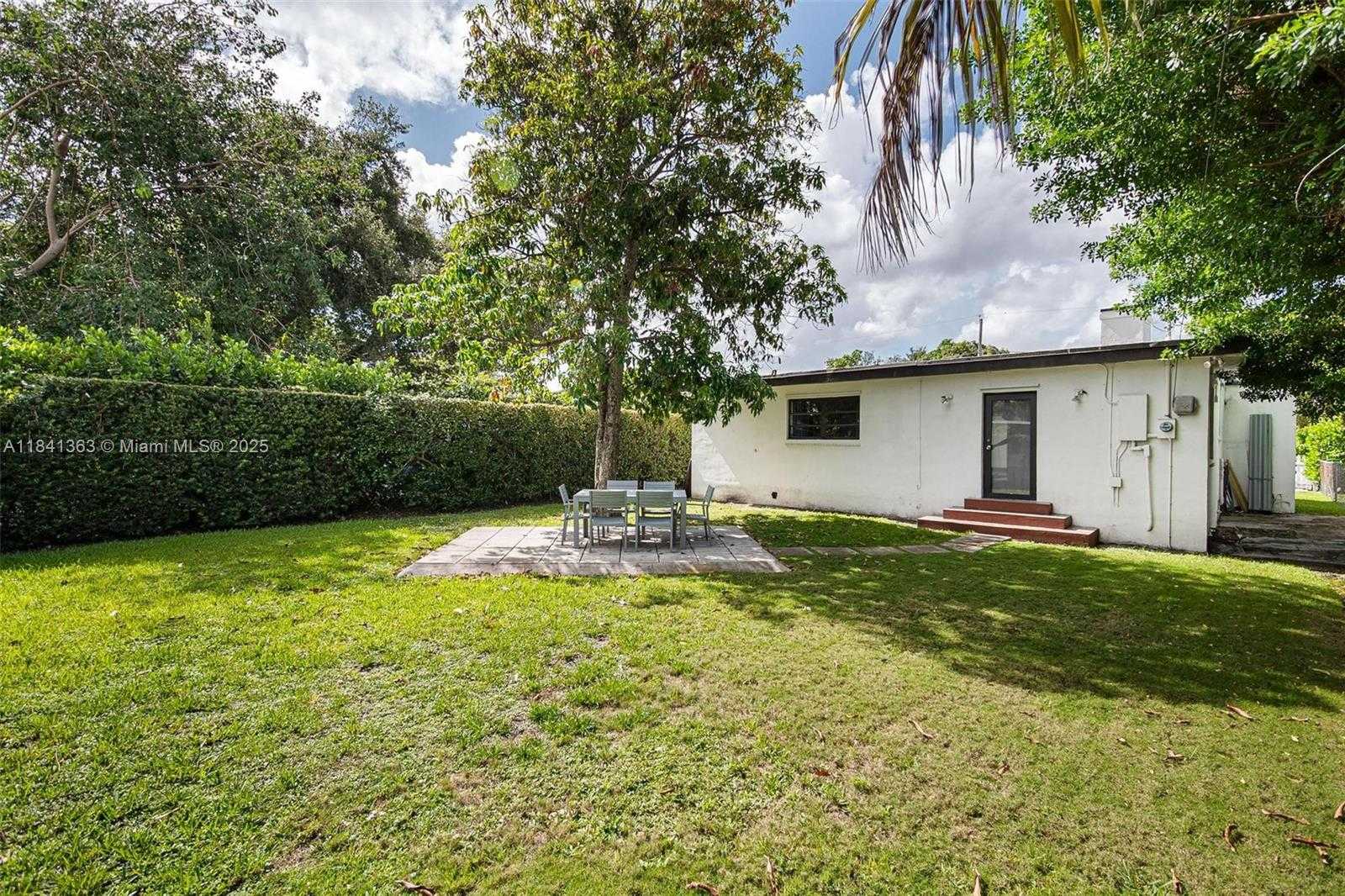 Small Image of 243 NORTH WEST 44TH ST, Miami Number 18