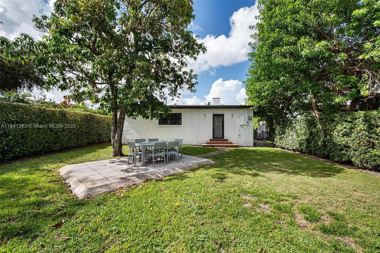 Small Image of 243 NORTH WEST 44TH ST, Miami Number 19