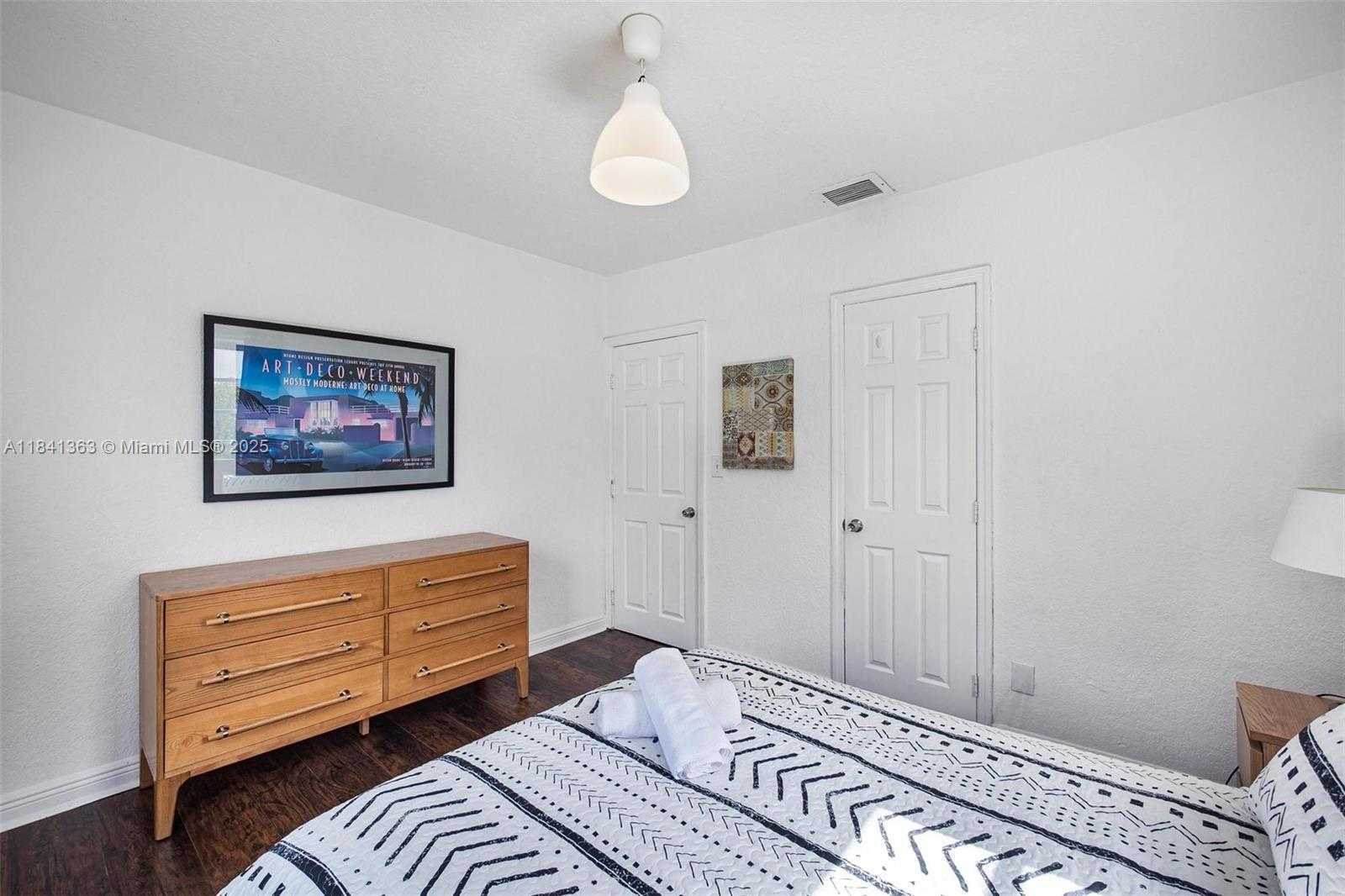 Small Image of 243 NORTH WEST 44TH ST, Miami Number 25