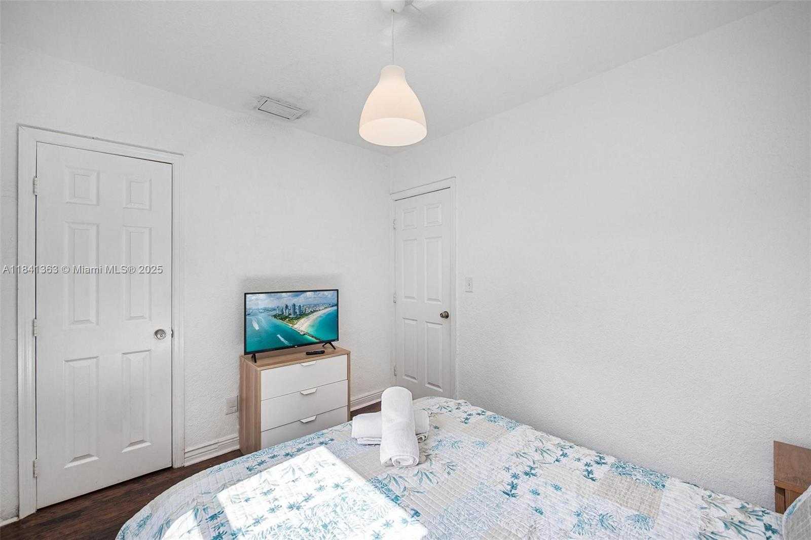 Small Image of 243 NORTH WEST 44TH ST, Miami Number 26