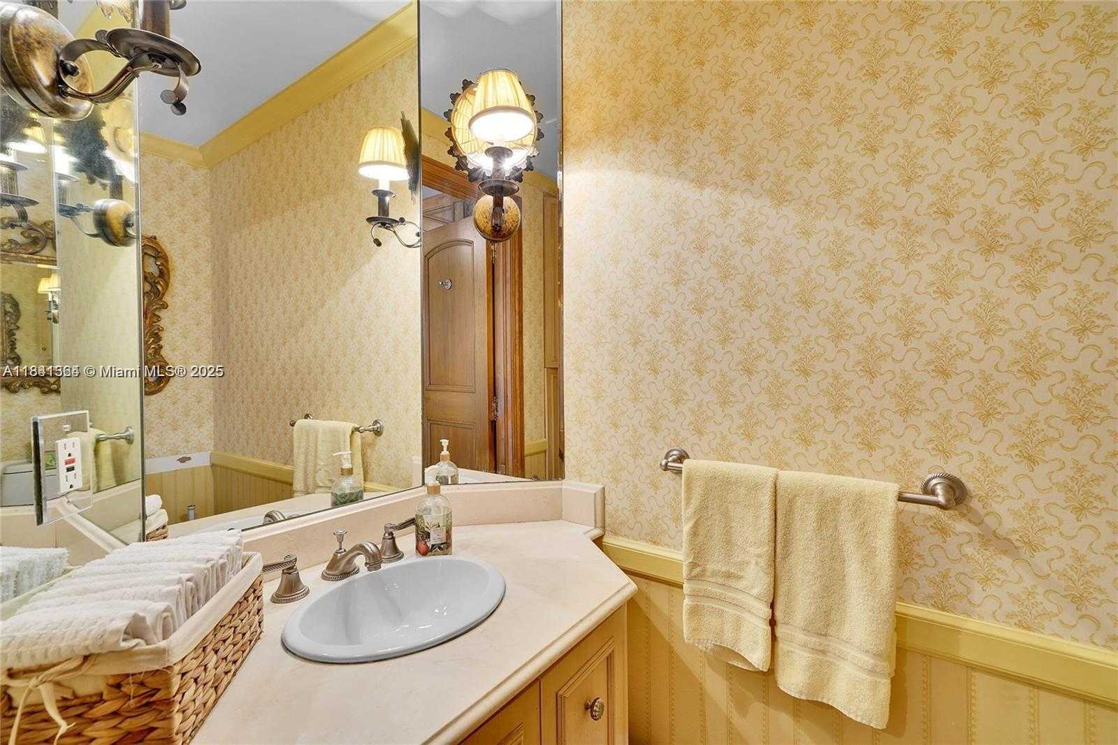 Small Image of 21150 POINT PL #1804, Aventura Number 12