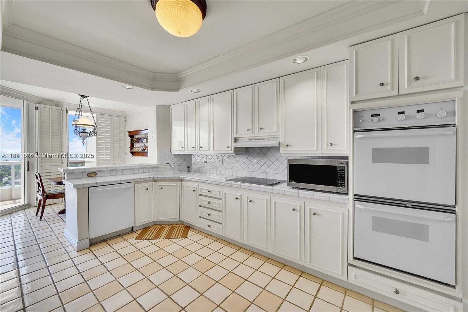 Small Image of 21150 POINT PL #1804, Aventura Number 16