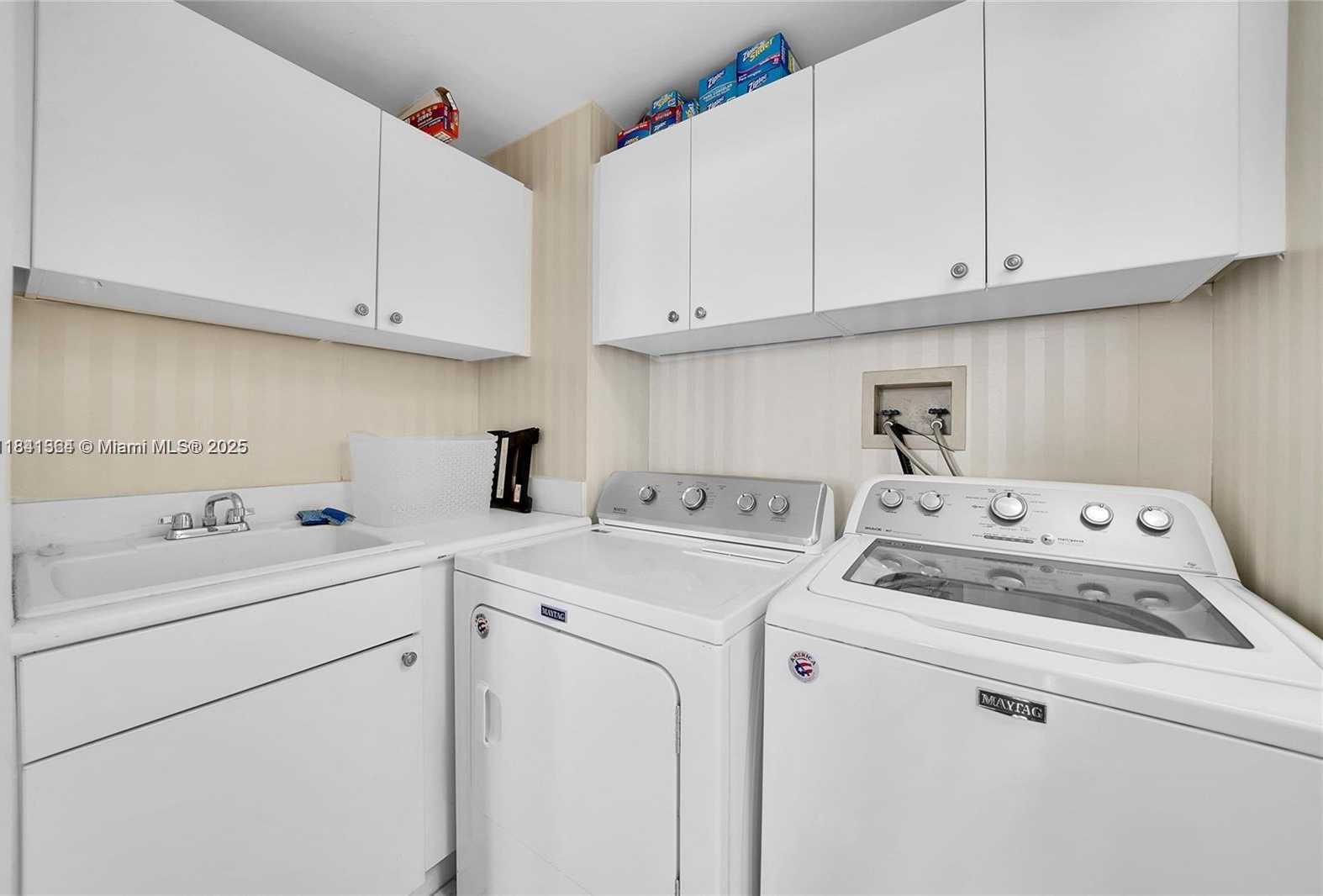 Small Image of 21150 POINT PL #1804, Aventura Number 17