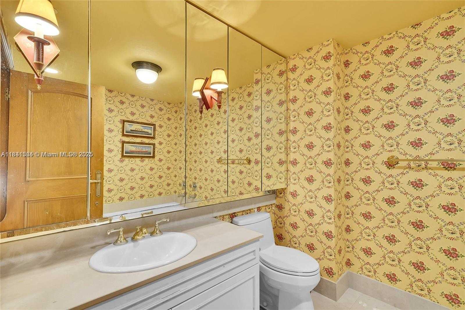 Small Image of 21150 POINT PL #1804, Aventura Number 22