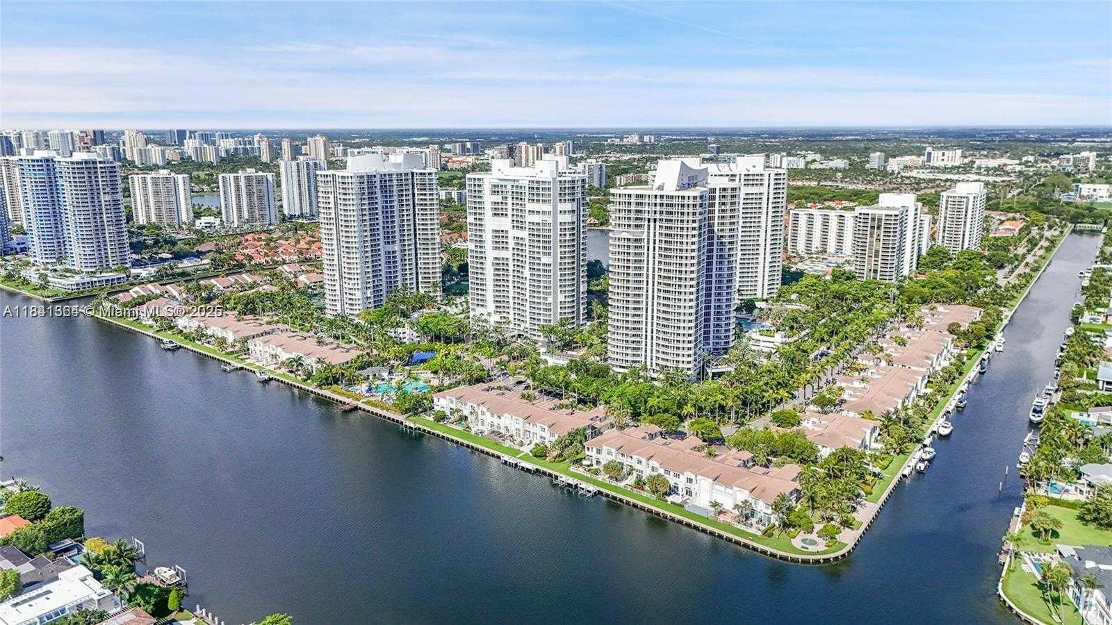 Small Image of 21150 POINT PL #1804, Aventura Number 32