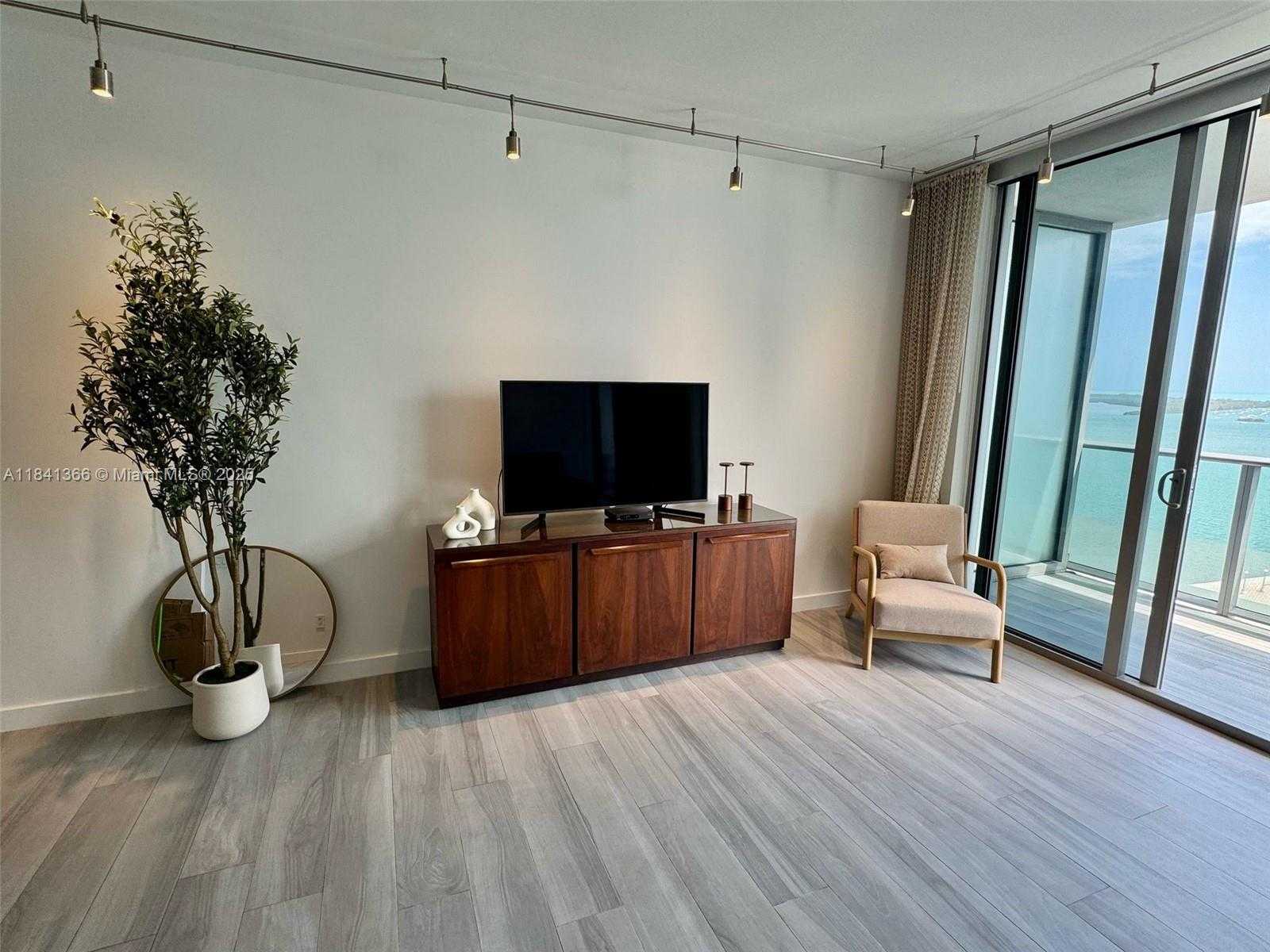 Small Image of 1300 BRICKELL BAY DR #2504, Miami Number 3