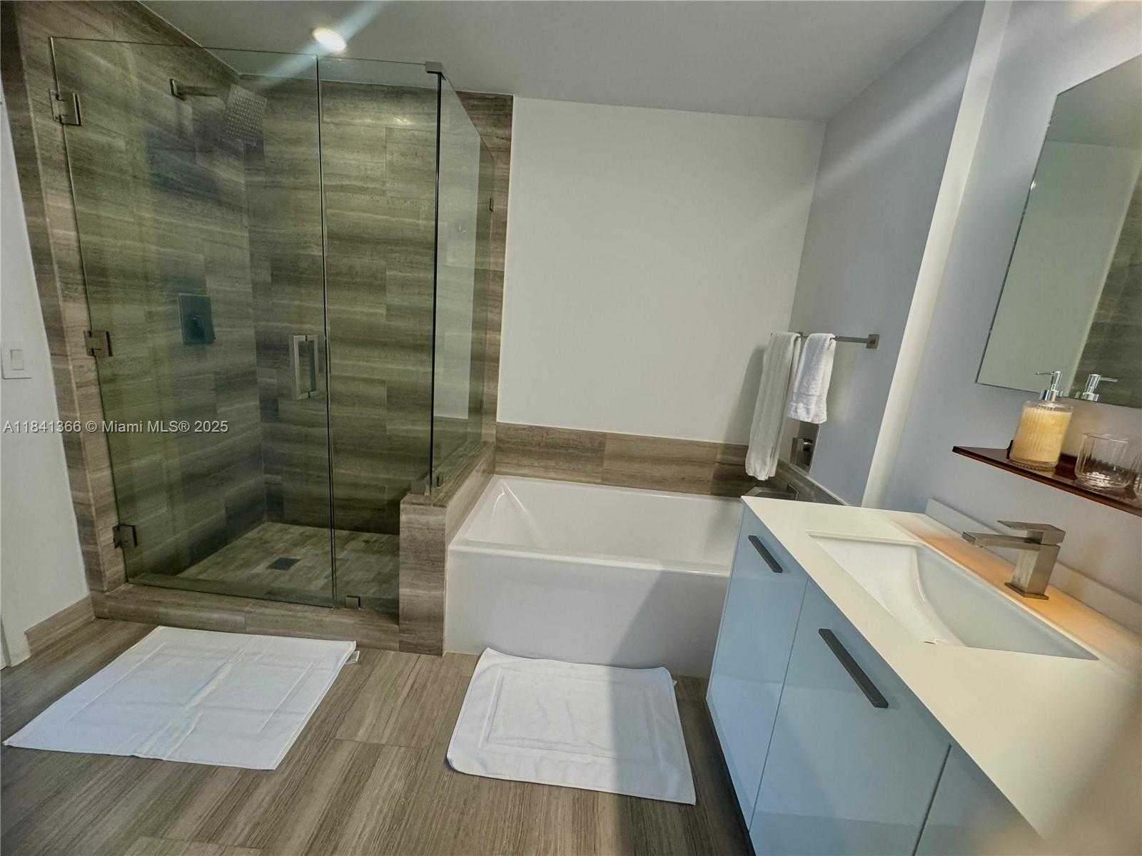 Small Image of 1300 BRICKELL BAY DR #2504, Miami Number 8