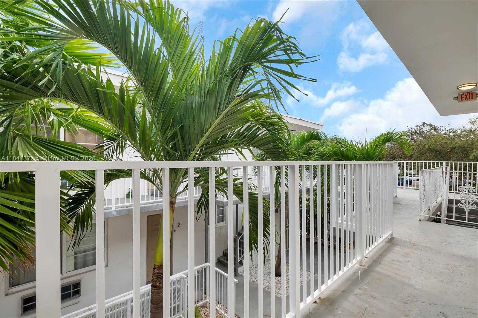 Small Image of 6905 RUE VENDOME #2, Miami Beach Number 20