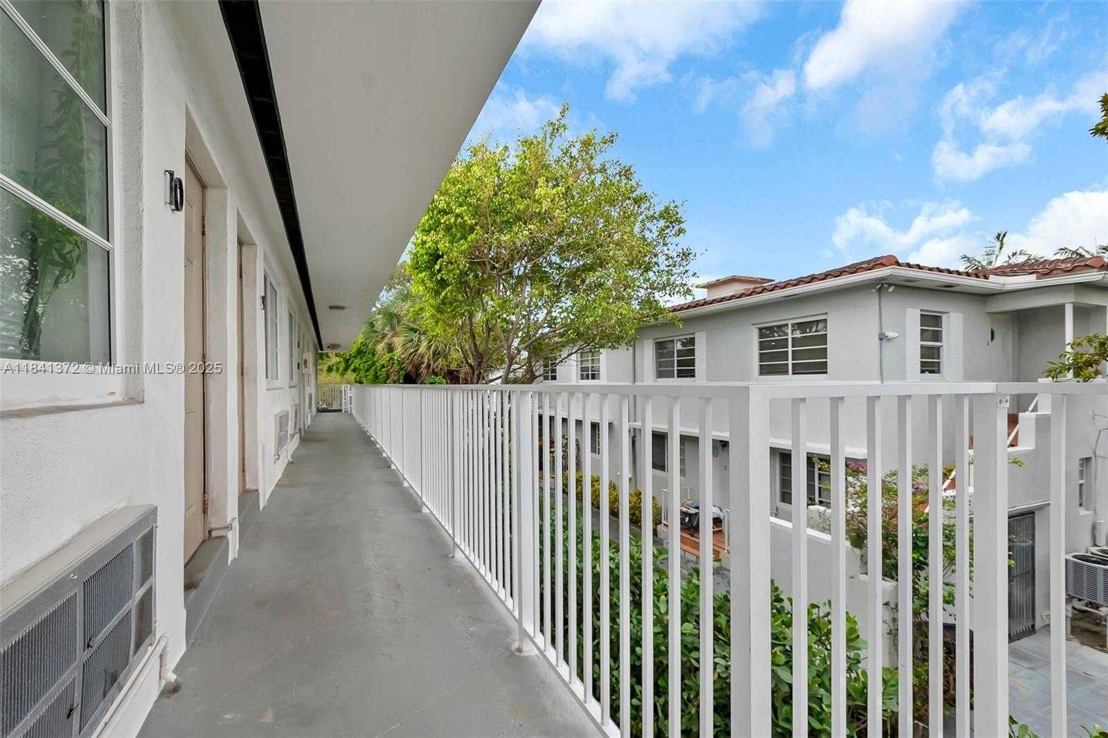 Small Image of 6905 RUE VENDOME #2, Miami Beach Number 21