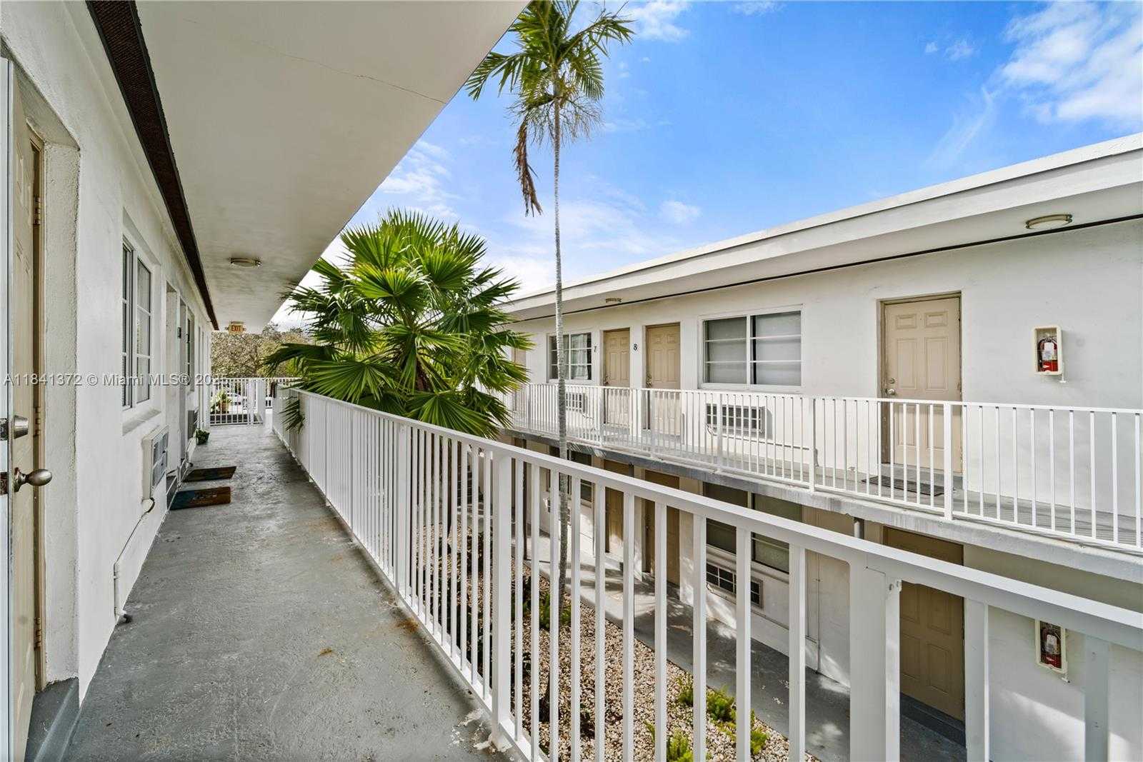Small Image of 6905 RUE VENDOME #2, Miami Beach Number 22