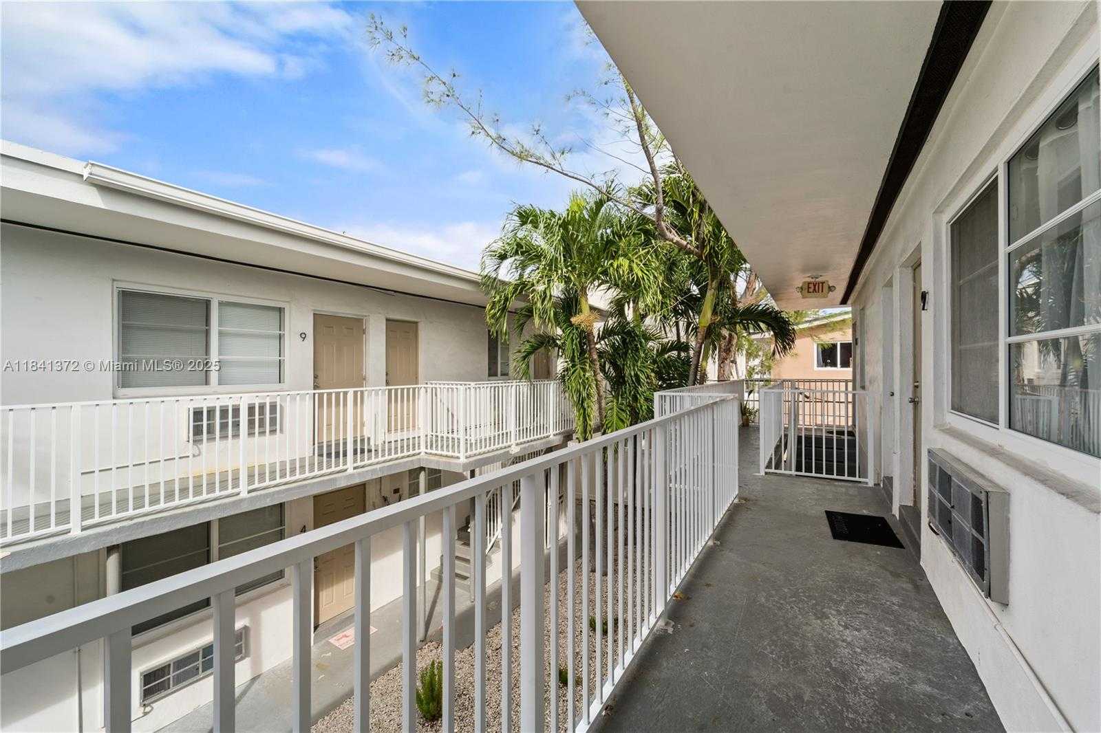 Small Image of 6905 RUE VENDOME #2, Miami Beach Number 23