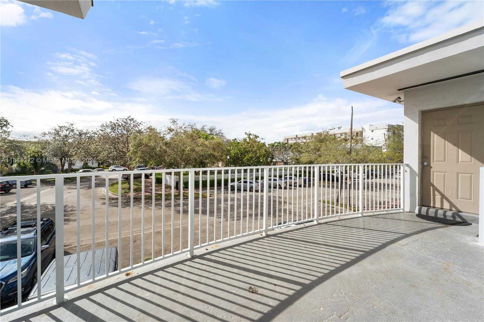 Small Image of 6905 RUE VENDOME #2, Miami Beach Number 24