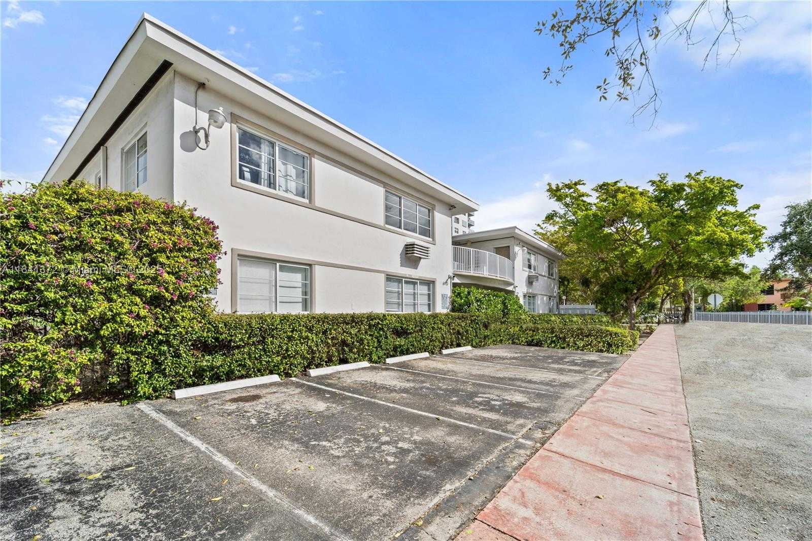 Small Image of 6905 RUE VENDOME #2, Miami Beach Number 25