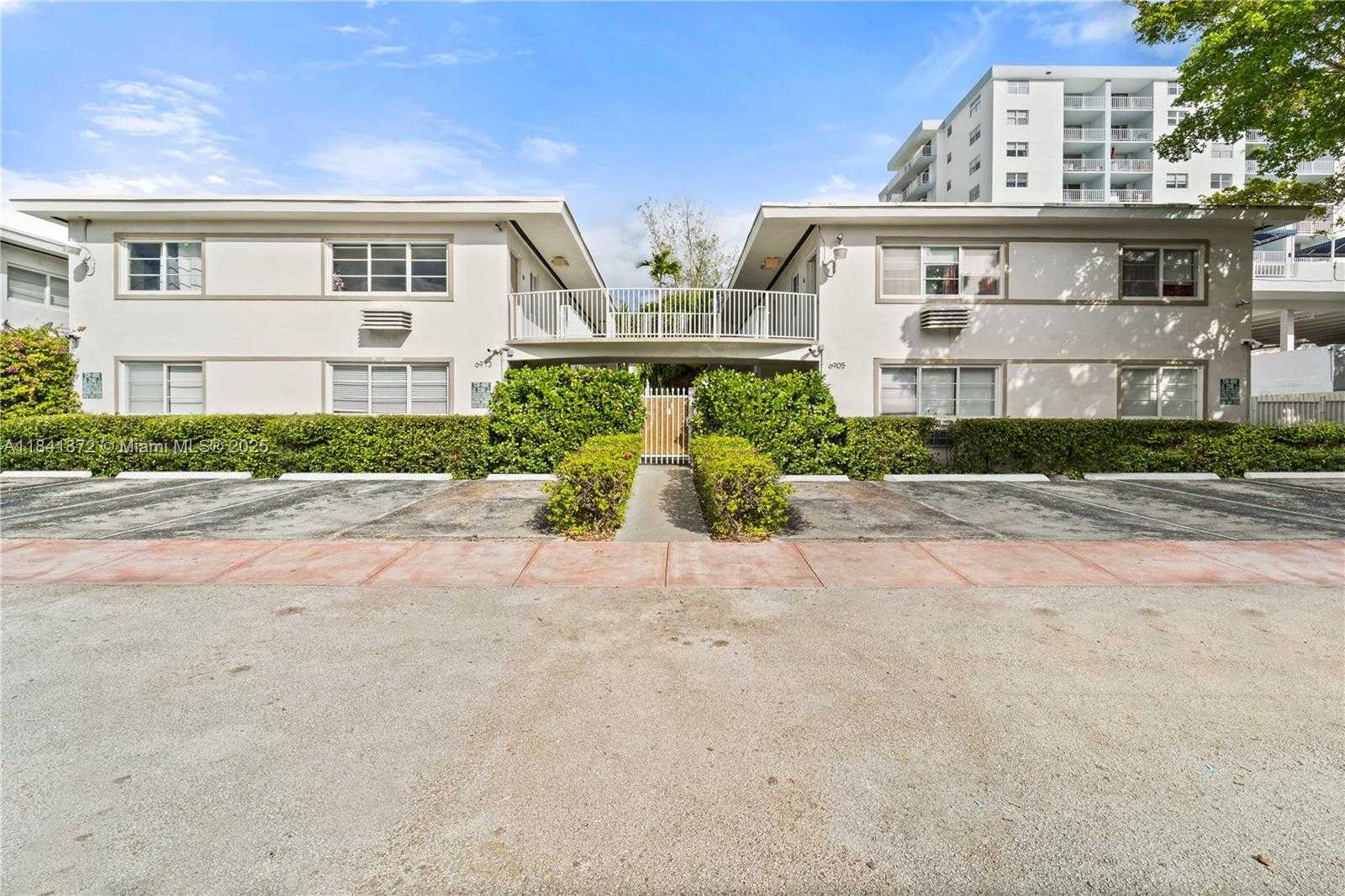 Small Image of 6905 RUE VENDOME #2, Miami Beach Number 3