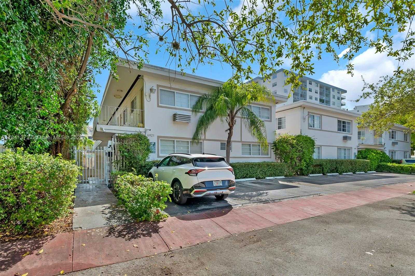 Small Image of 6905 RUE VENDOME #2, Miami Beach Number 30