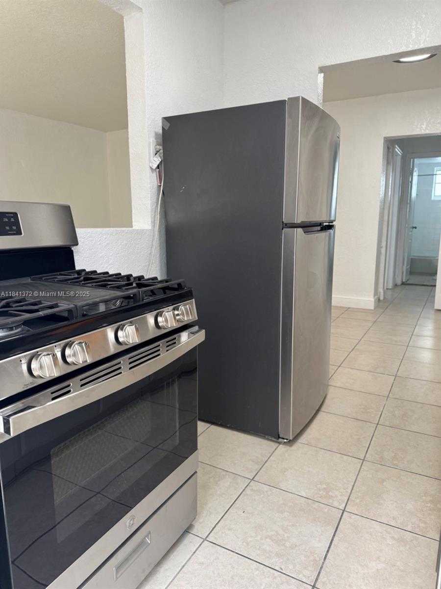 Small Image of 6905 RUE VENDOME #2, Miami Beach Number 6