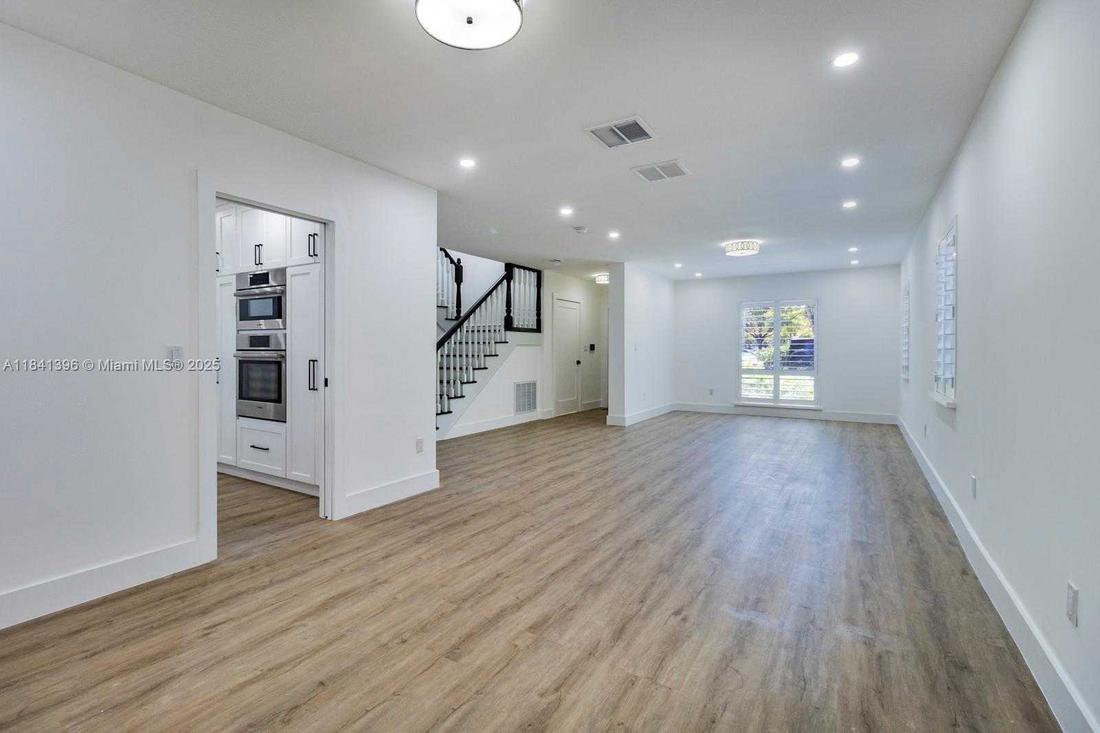 Small Image of 1251 CAMPO SANO AVE, Coral Gables Number 7