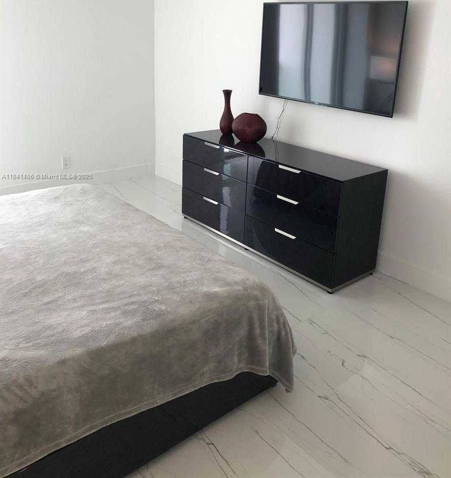 Small Image of 100 BAYVIEW DR #1908, Sunny Isles Beach Number 13