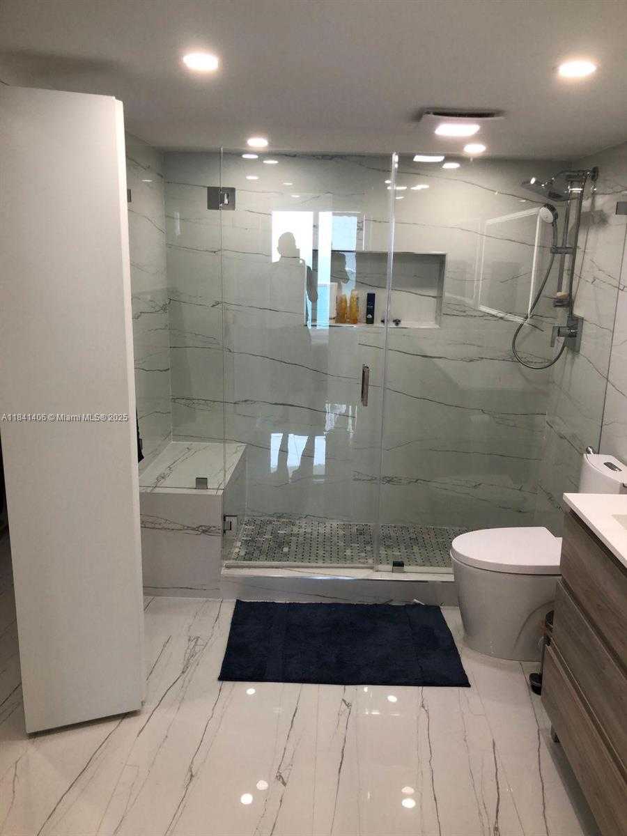 Small Image of 100 BAYVIEW DR #1908, Sunny Isles Beach Number 15