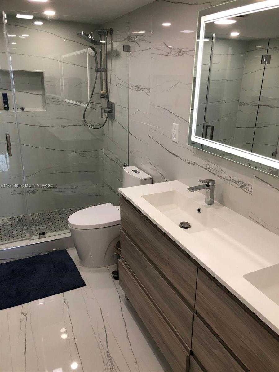 Small Image of 100 BAYVIEW DR #1908, Sunny Isles Beach Number 16
