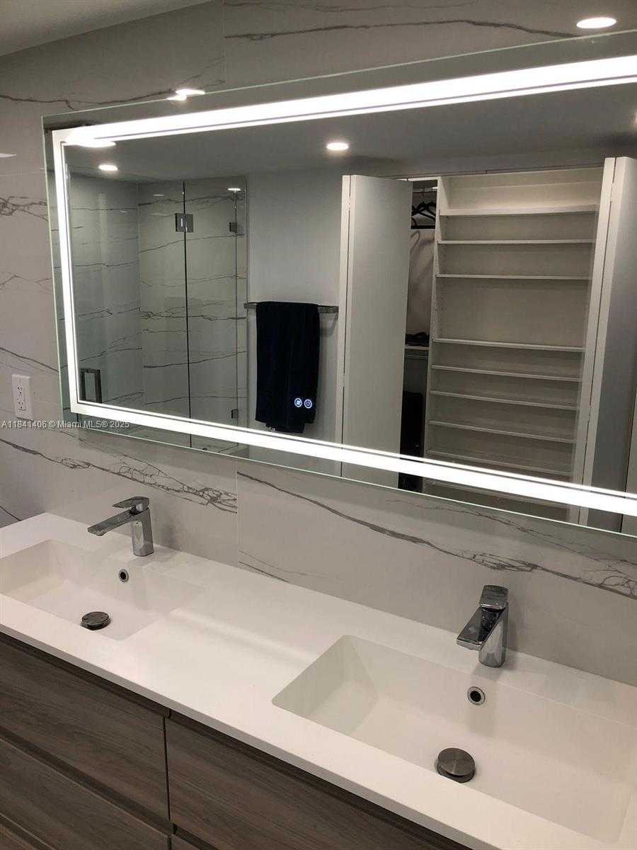 Small Image of 100 BAYVIEW DR #1908, Sunny Isles Beach Number 17