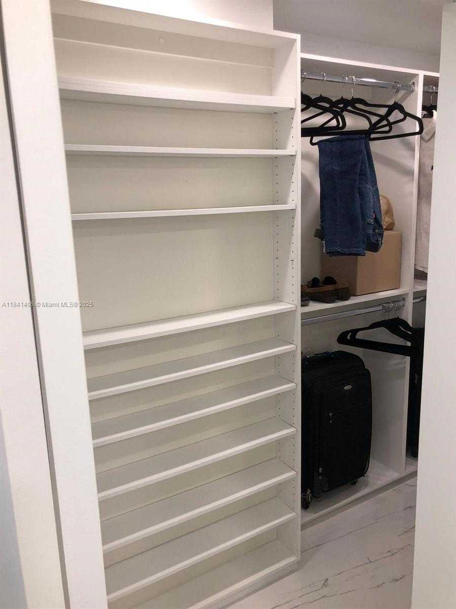 Small Image of 100 BAYVIEW DR #1908, Sunny Isles Beach Number 18