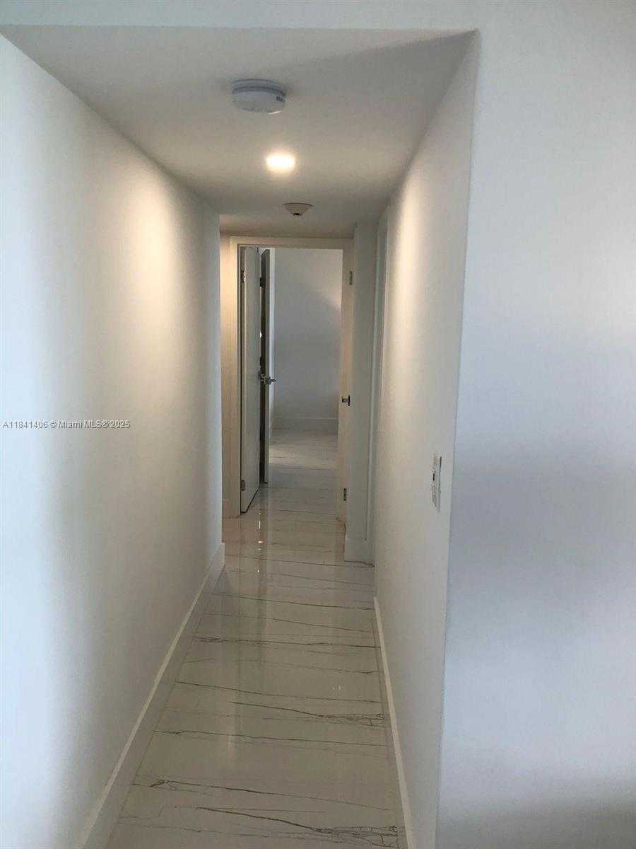 Small Image of 100 BAYVIEW DR #1908, Sunny Isles Beach Number 19
