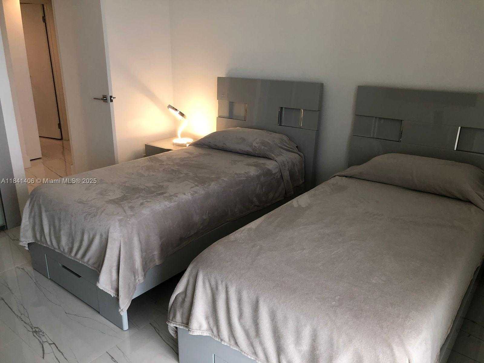 Small Image of 100 BAYVIEW DR #1908, Sunny Isles Beach Number 21