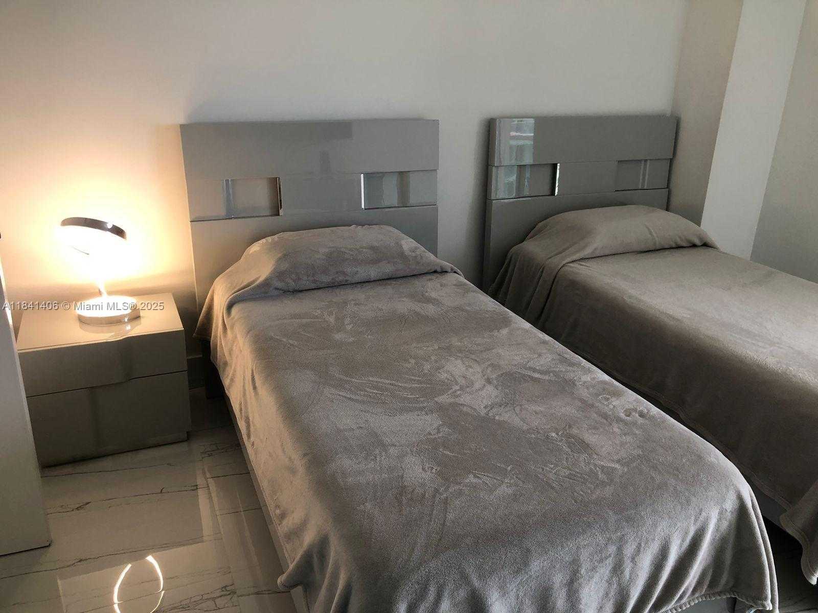 Small Image of 100 BAYVIEW DR #1908, Sunny Isles Beach Number 23