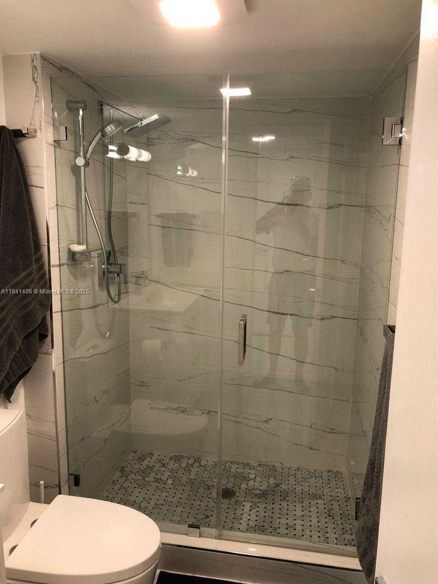 Small Image of 100 BAYVIEW DR #1908, Sunny Isles Beach Number 26