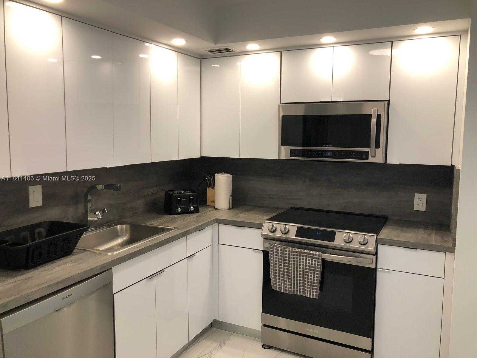Small Image of 100 BAYVIEW DR #1908, Sunny Isles Beach Number 8
