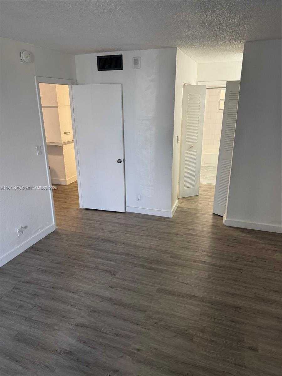 Small Image of 2903 NORTH MIAMI BEACH BLVD #206, North Miami Beach Number 3