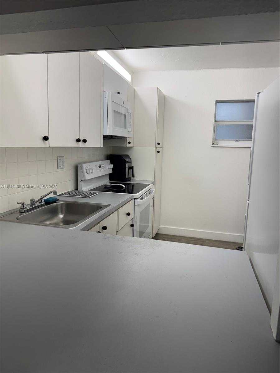 Small Image of 2903 NORTH MIAMI BEACH BLVD #206, North Miami Beach Number 4