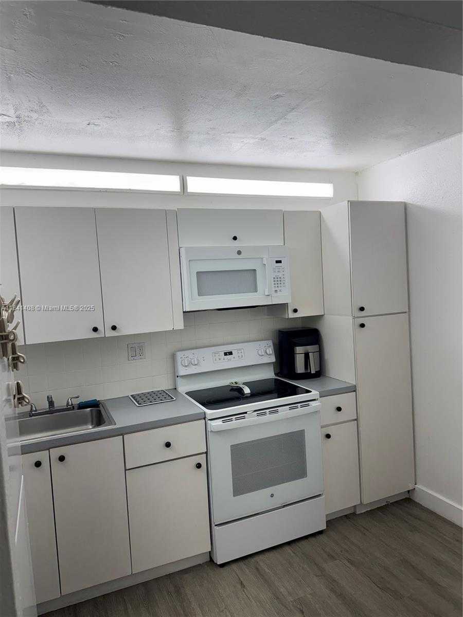 Small Image of 2903 NORTH MIAMI BEACH BLVD #206, North Miami Beach Number 5