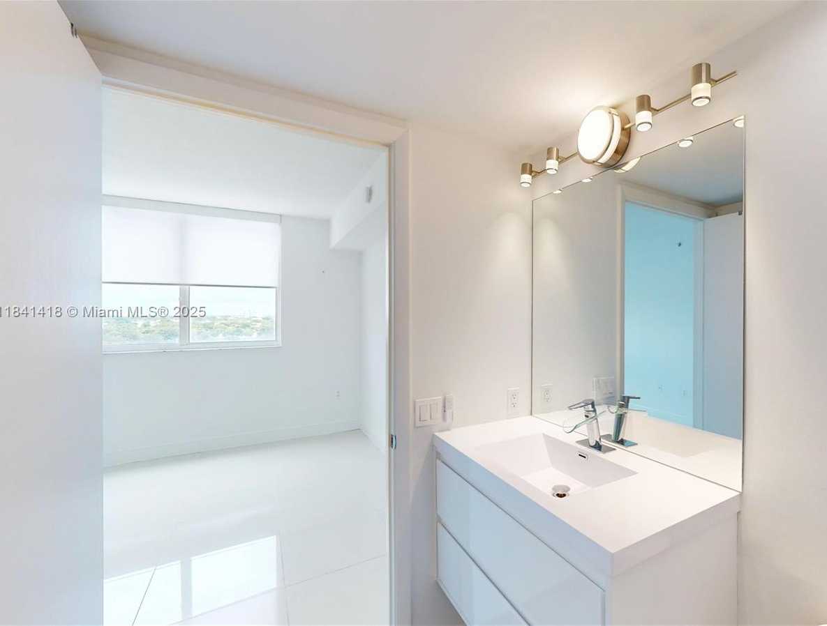 Small Image of 1861 NORTH WEST S RIVER DR #905, Miami Number 15