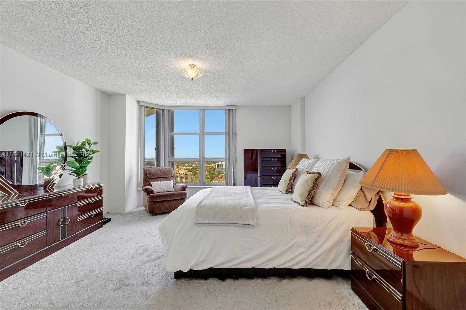 Small Image of 3530 MYSTIC POINTE DR #2903, Aventura Number 7