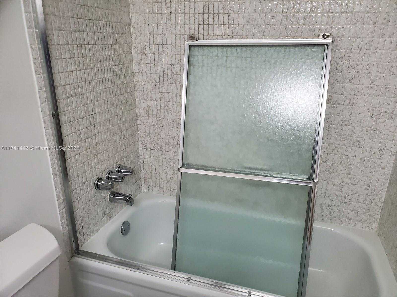 Small Image of 601 THREE ISLANDS BLVD #204, Hallandale Beach Number 14