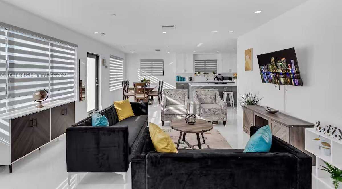 Small Image of 17835 NORTH EAST 6TH AVE, Miami Number 13