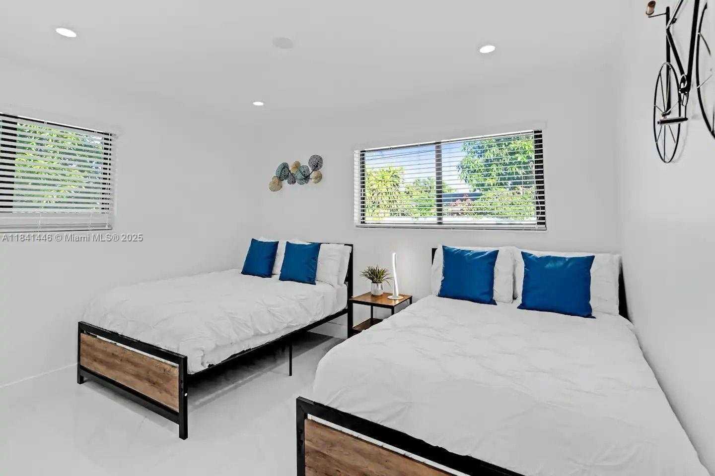 Small Image of 17835 NORTH EAST 6TH AVE, Miami Number 14