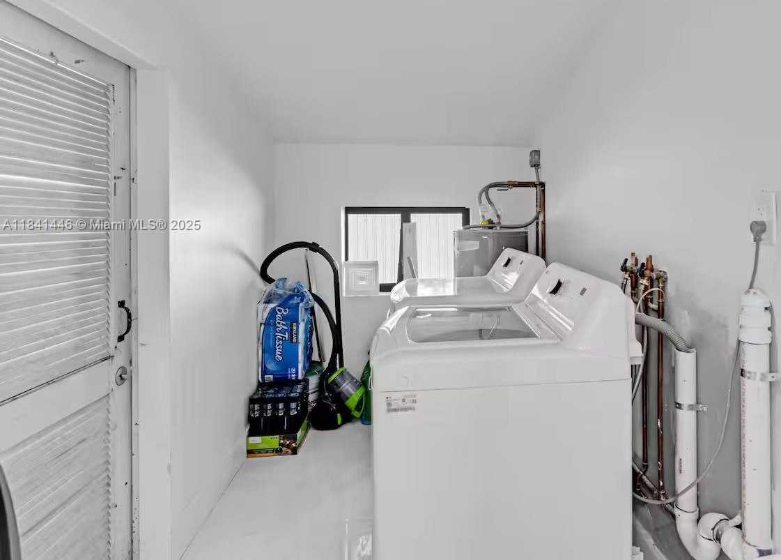 Small Image of 17835 NORTH EAST 6TH AVE, Miami Number 16