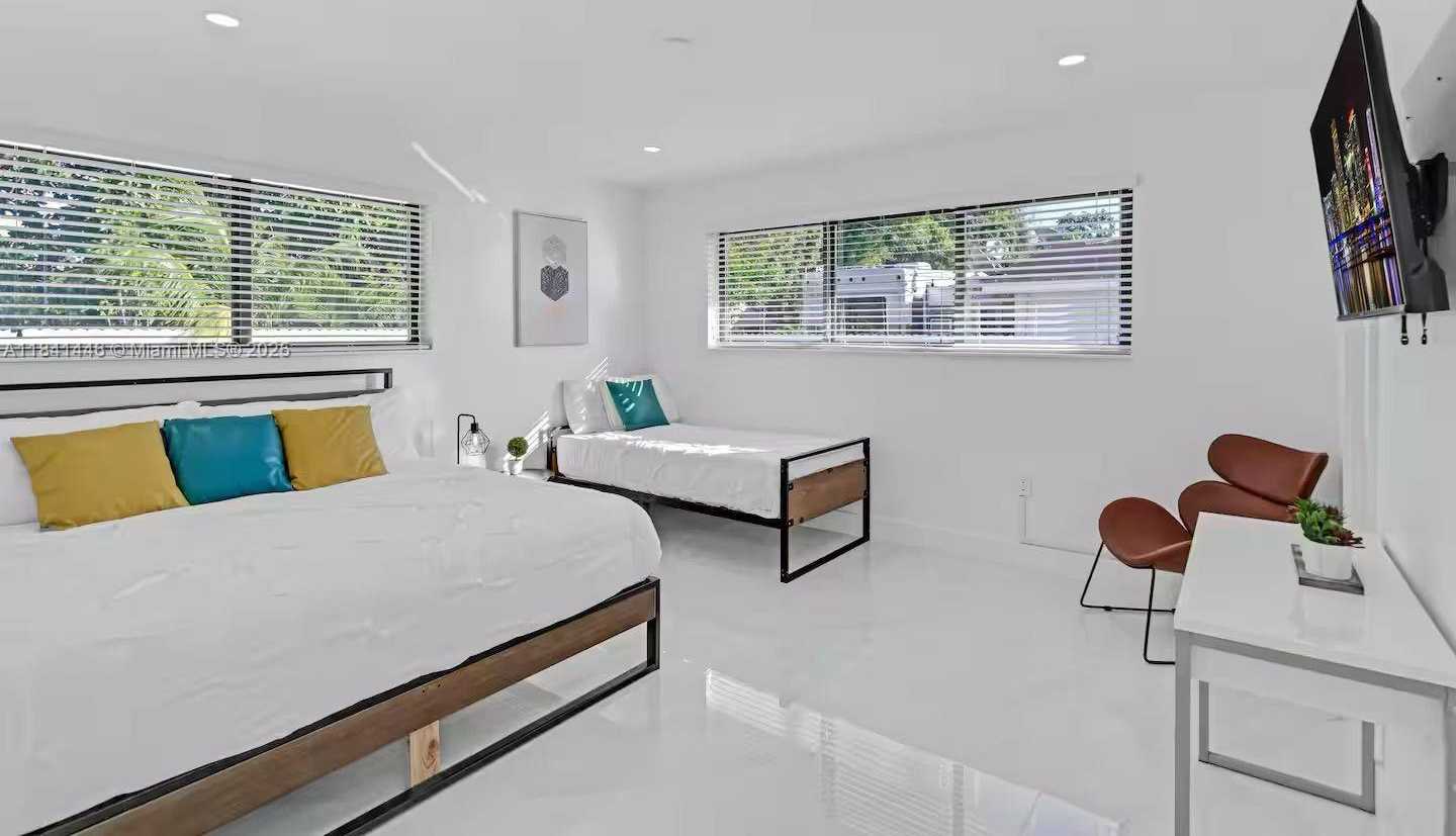 Small Image of 17835 NORTH EAST 6TH AVE, Miami Number 17