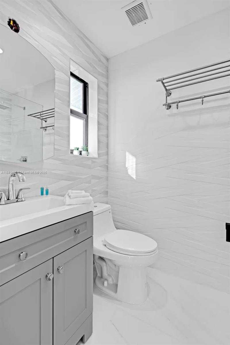 Small Image of 17835 NORTH EAST 6TH AVE, Miami Number 18