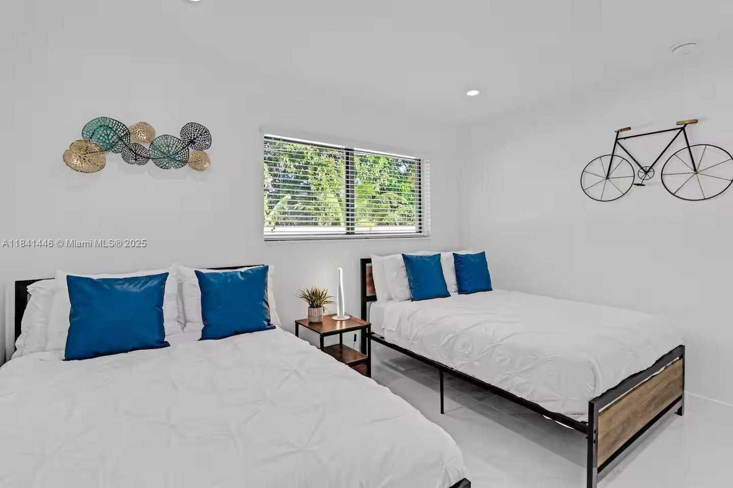 Small Image of 17835 NORTH EAST 6TH AVE, Miami Number 2