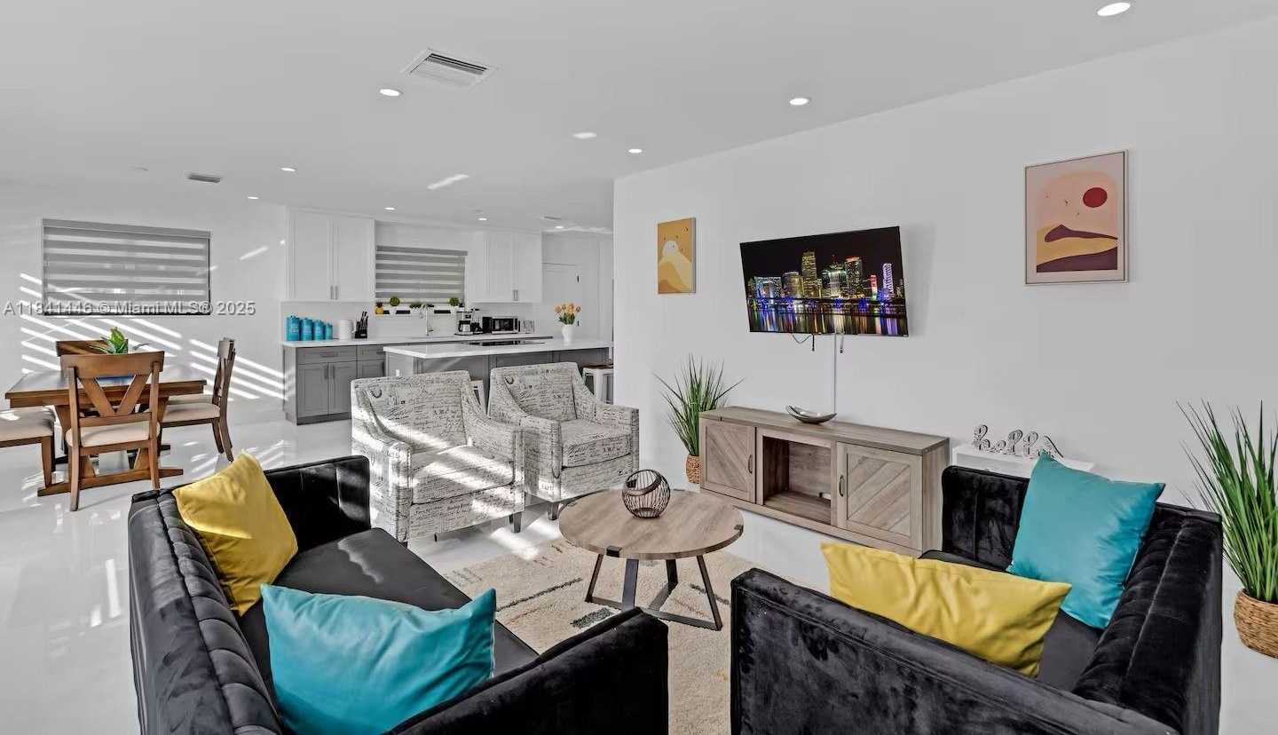 Small Image of 17835 NORTH EAST 6TH AVE, Miami Number 20