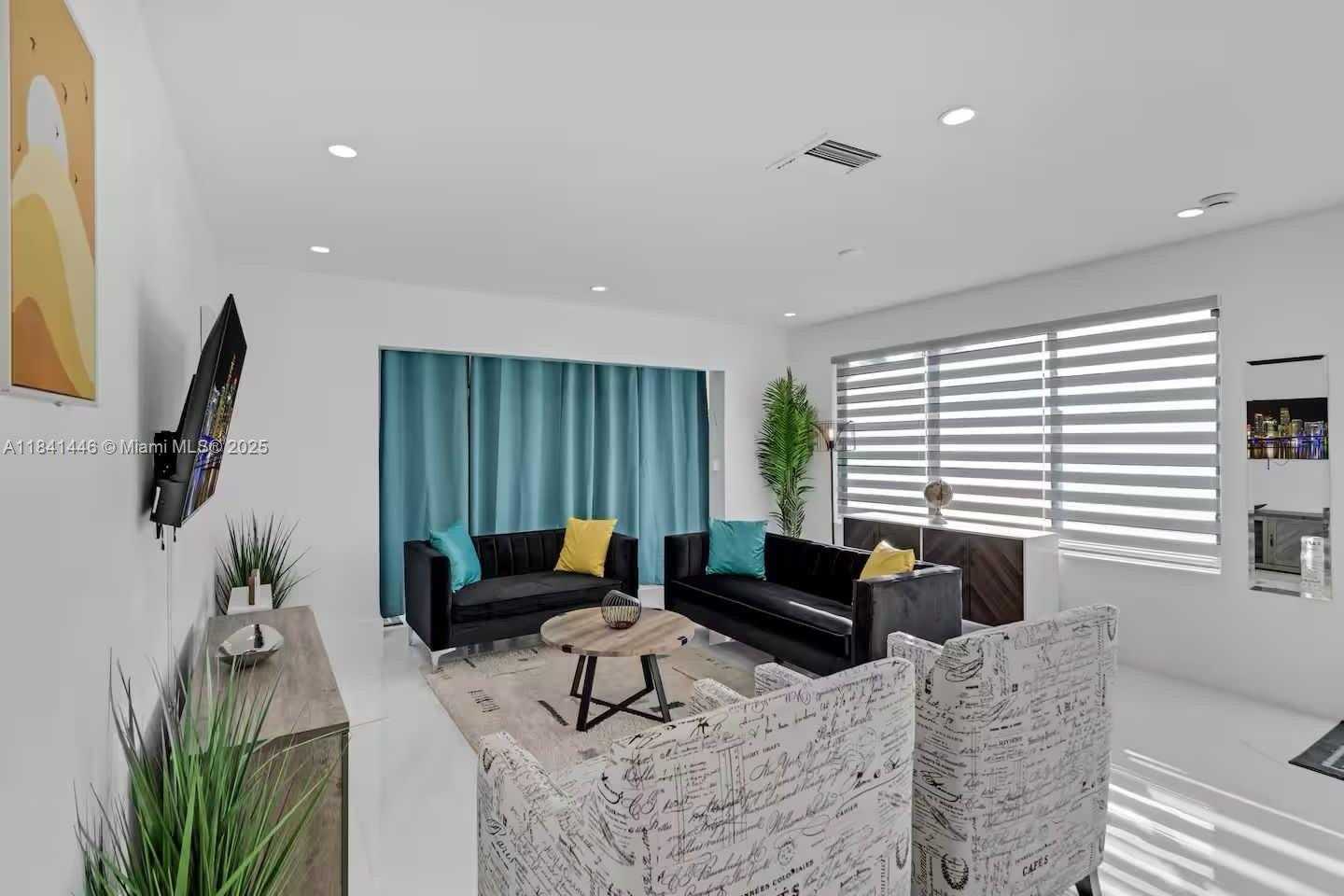 Small Image of 17835 NORTH EAST 6TH AVE, Miami Number 21