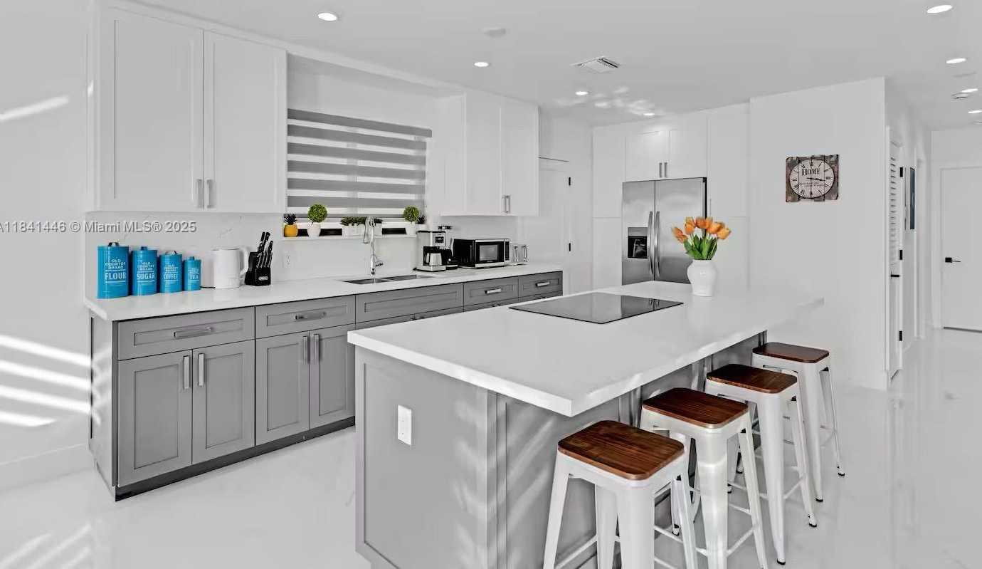 Small Image of 17835 NORTH EAST 6TH AVE, Miami Number 25